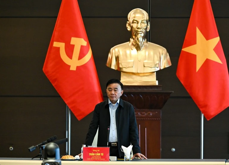 Thường trực Ban Bí thư Trần Cẩm Tú phát biểu kết luận tại buổi làm việc với các cơ quan sau khi kết thúc buổi sơ duyệt.
