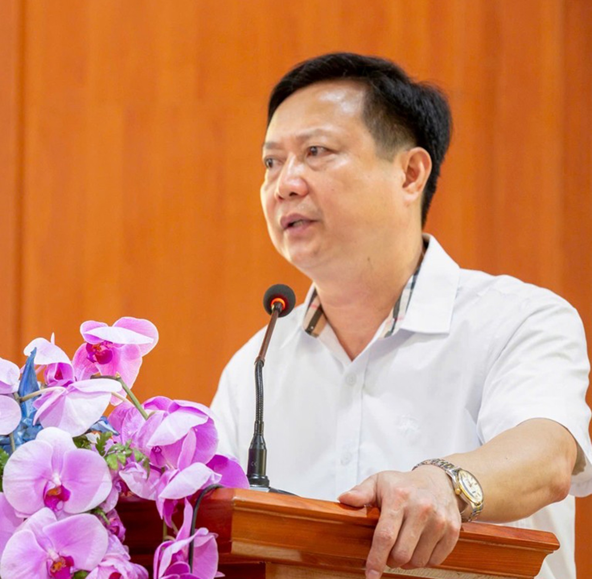 Ông Nguyễn Anh Dũng, Bí thư Đảng ủy xã Bảo Hà phát biểu tại buổi gặp mặt.. ongdung.jpg