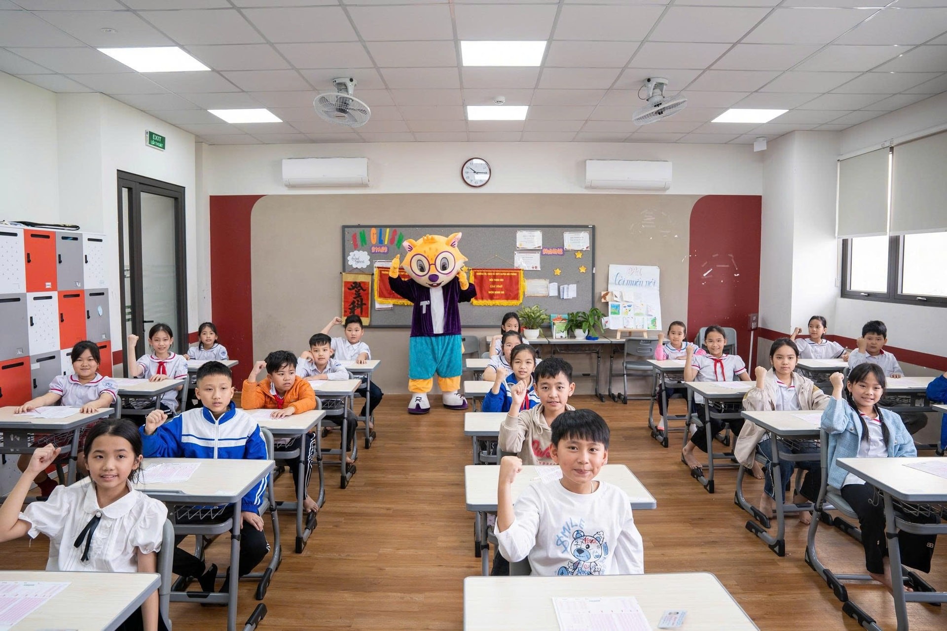 Thí sinh hào hứng trước giờ bước vào cuộc thi TOEFL Challenge mùa giải 2024 - 2025. Thí sinh hào hứng trước giờ bước vào cuộc thi TOEFL Challenge mùa giải 2024 - 2025.