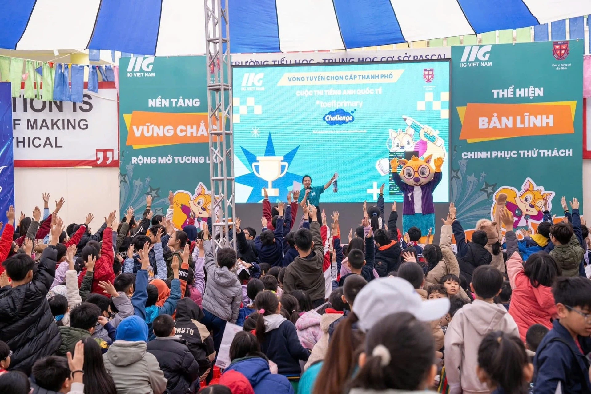 Không khí sôi động tại vòng tuyển chọn cấp thành phố cuộc thi tiếng Anh quốc tế TOEFL Challenge mùa giải 2024 - 2025.