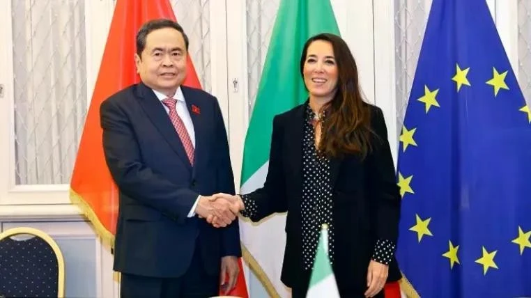 Chủ tịch Quốc hội Trần Thanh Mẫn gặp Phó Chủ tịch Thượng viện Italy Licia Ronzulli.