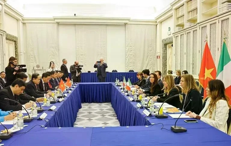 Chủ tịch Quốc hội Trần Thanh Mẫn gặp Phó Chủ tịch Thượng viện Italy Licia Ronzulli.