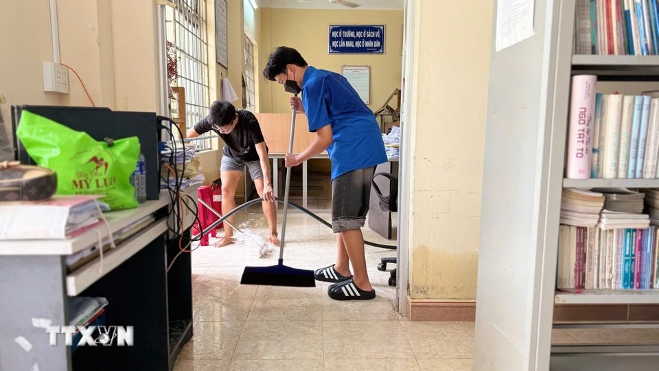 Trước thiệt hại nặng nề do mưa lũ gây ra, tỉnh Đắk Lắk đã có 372 cơ sở giáo dục bị ngập trong nước, nhiều phòng học và thiết bị dạy học bị hư hỏng, gây thiệt hại nặng nề.