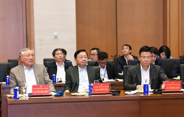 Các đại biểu dự hội nghị.