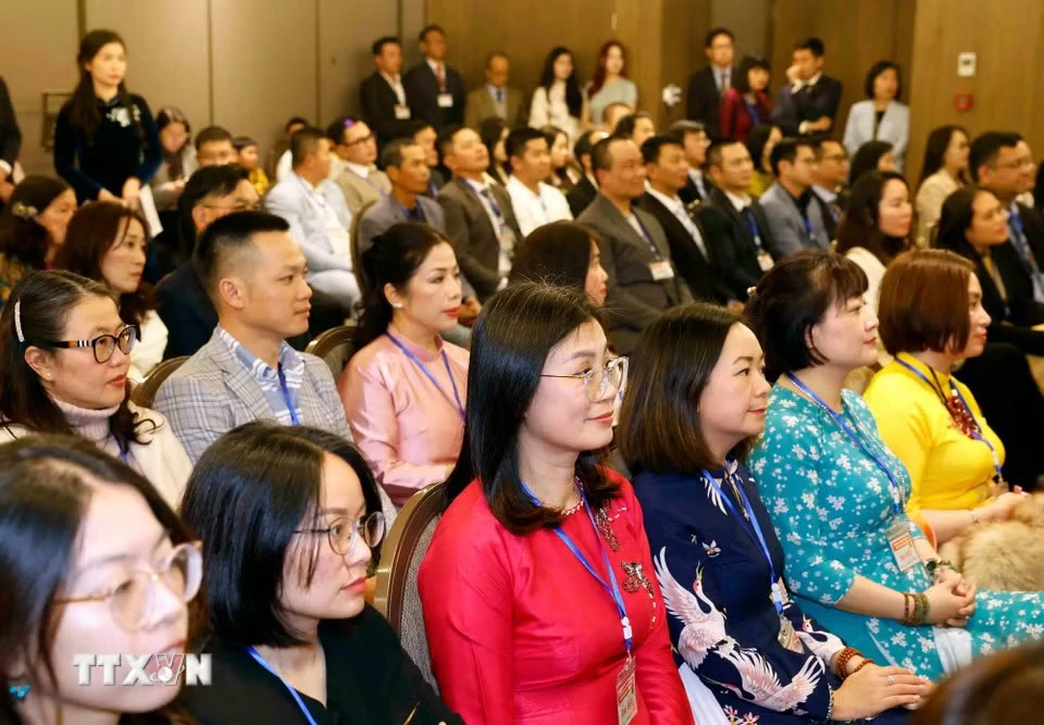 Các đại biểu tham dự cuộc gặp. Ảnh: TTXVN