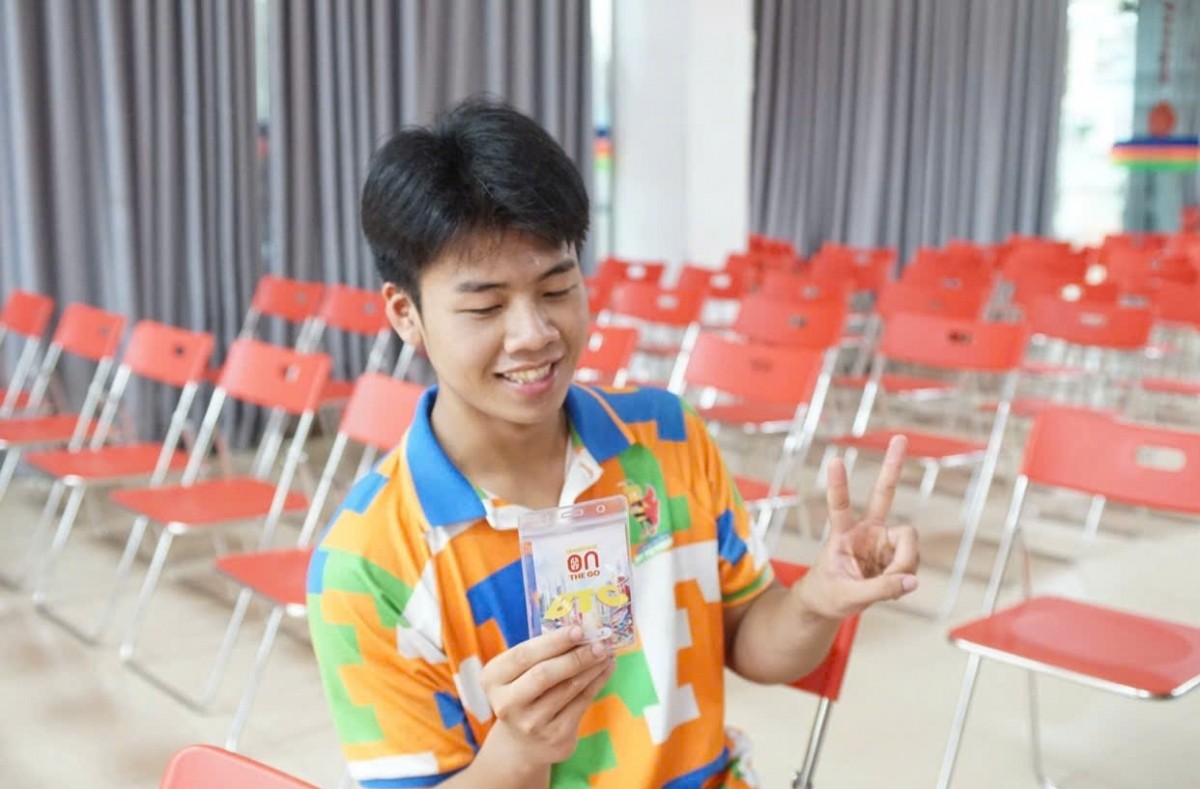 Vu Van Bao - a student at FPT Polytechnic College chose to study at college because he wanted to start working soon, gain practical experience and accumulate skills instead of just studying theory. Vũ Văn Bảo - sinh viên Cao đẳng FPT Polytechnic chọn học cao đẳng vì muốn sớm đi làm, trải nghiệm thực tế và tích lũy kỹ năng thay vì chỉ học lý thuyết.