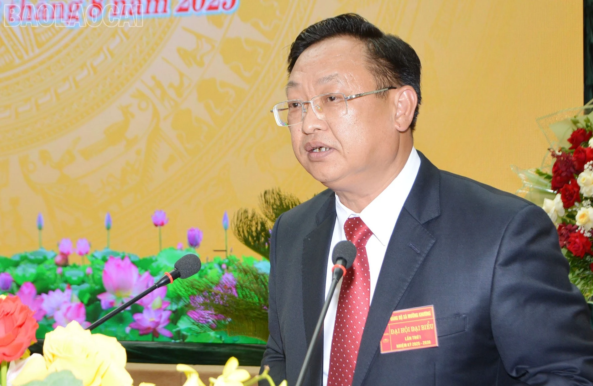 Đồng chí Giàng Seo Vần, Bí thư Đảng ủy xã Mường Khương phát biểu khai mạc đại hội.