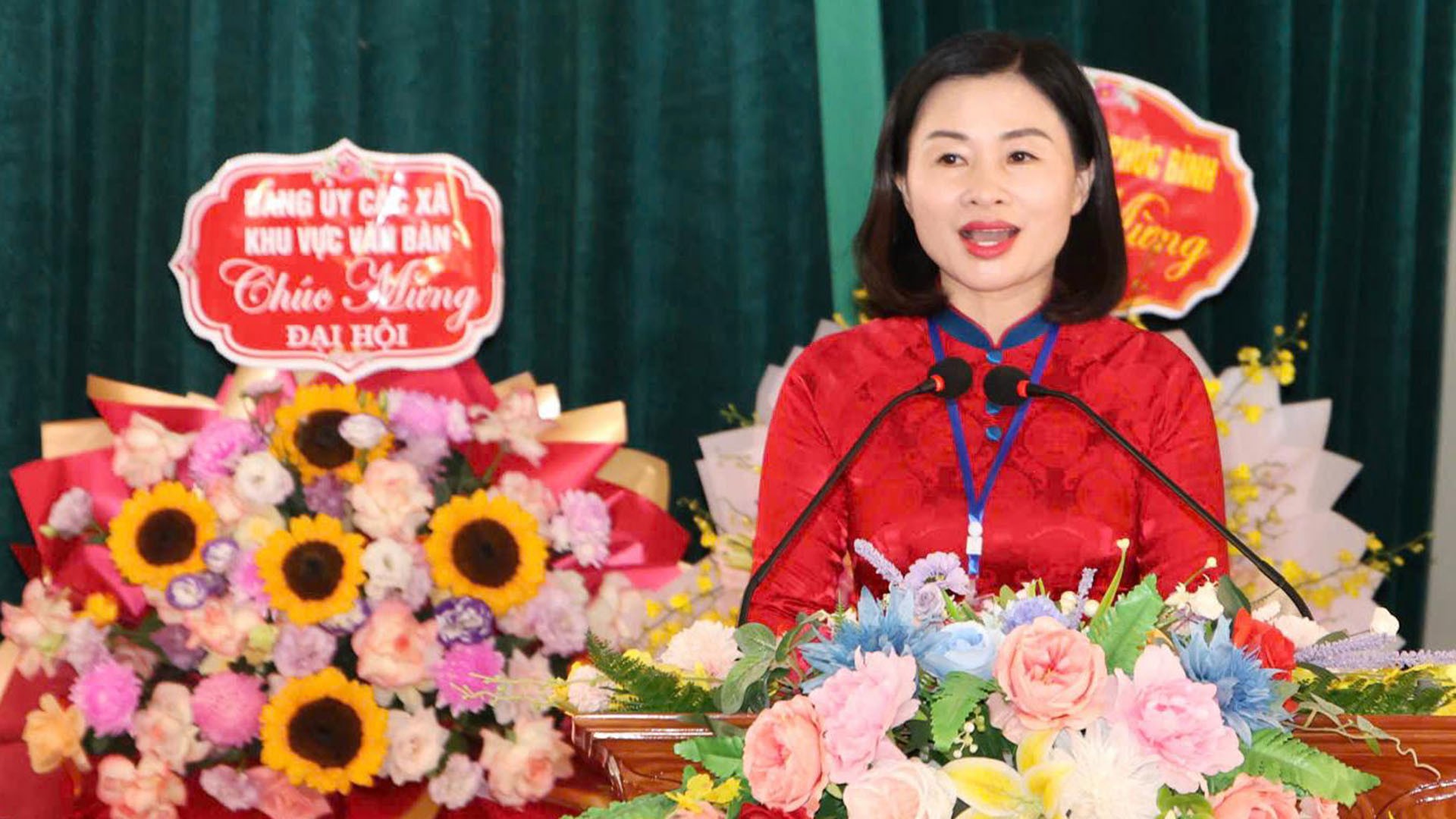 Đồng chí Nguyễn Thị Trâm - Bí thư Đảng ủy xã phát biểu khai mạc đại hội. 8-8-anhhuynh.jpg