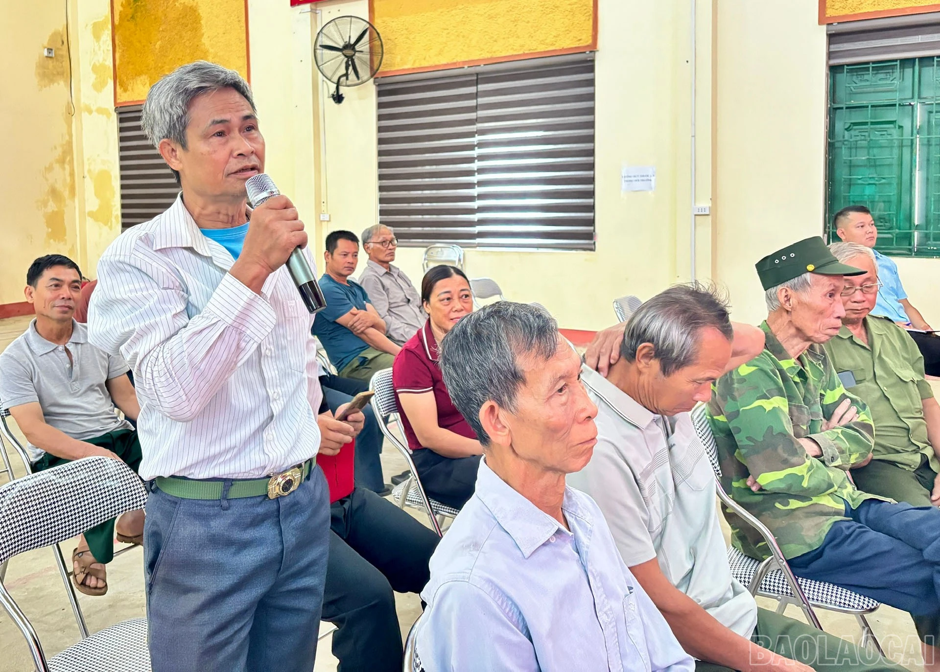 baolaocai-br_nguoi-dan-phat-bieu-y-kien-3.jpg