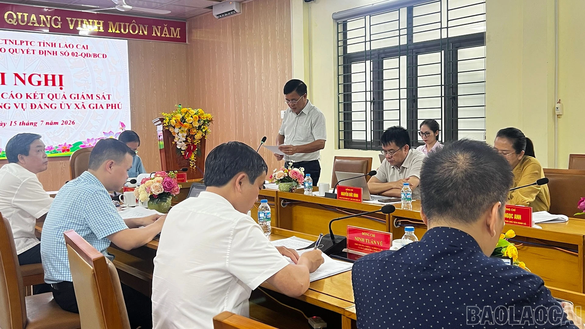 Đồng chí Ngô Minh Quế - Bí thư Đảng ủy, Chủ tịch HĐND xã phát biểu tại buổi làm việc.