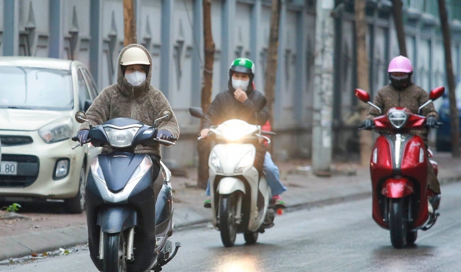 Thời tiết Hà Nội trong 3 ngày đầu tuần duy trì mức 15-26 độ C, trước khi giảm mạnh còn khoảng 12-20 độ C vào cuối tuần.