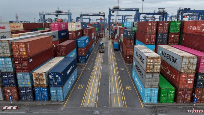 Container hàng hóa tại cảng Cát Lái chiều 4/2.
