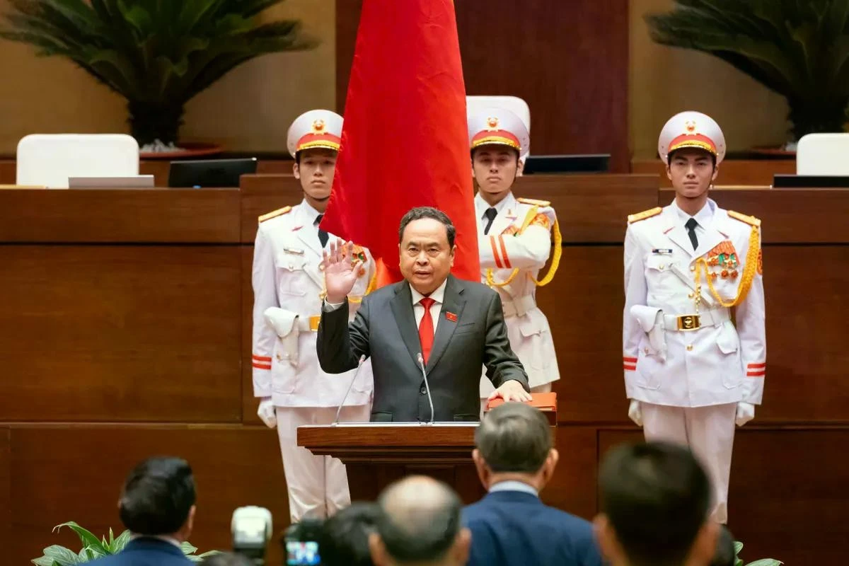 Chủ tịch Quốc hội nước Cộng hòa xã hội chủ nghĩa Việt Nam khóa XVI Trần Thanh Mẫn tuyên thệ