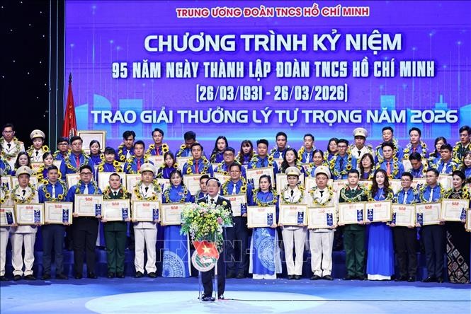 Đồng chí Trịnh Văn Quyết, Ủy viên Bộ Chính trị, Bí thư Trung ương Đảng, Trưởng Ban Tuyên giáo và Dân vận Trung ương phát biểu chỉ đạo.