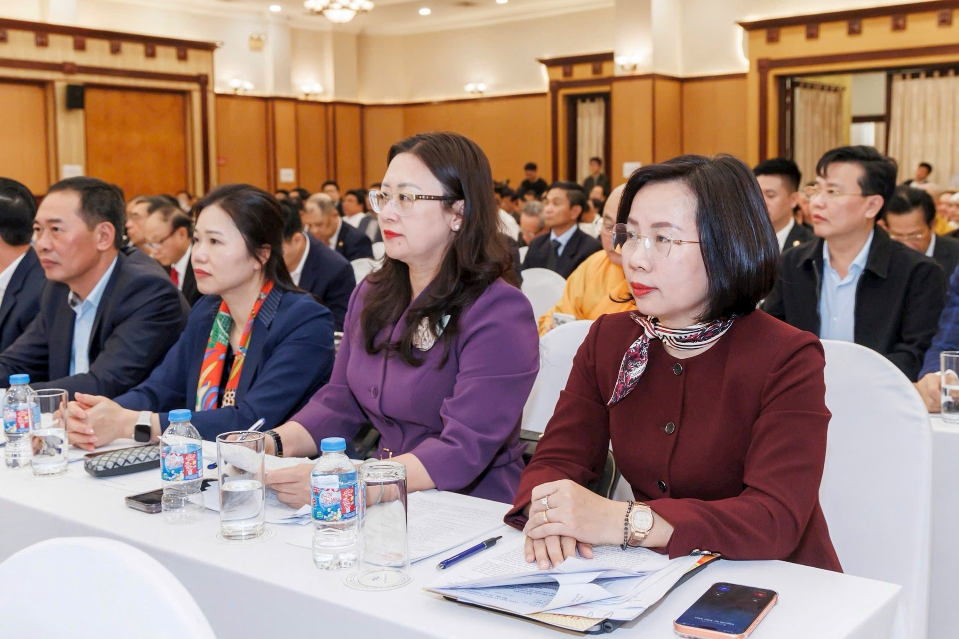 Đại biểu TP Hà Nội dự hội nghị.