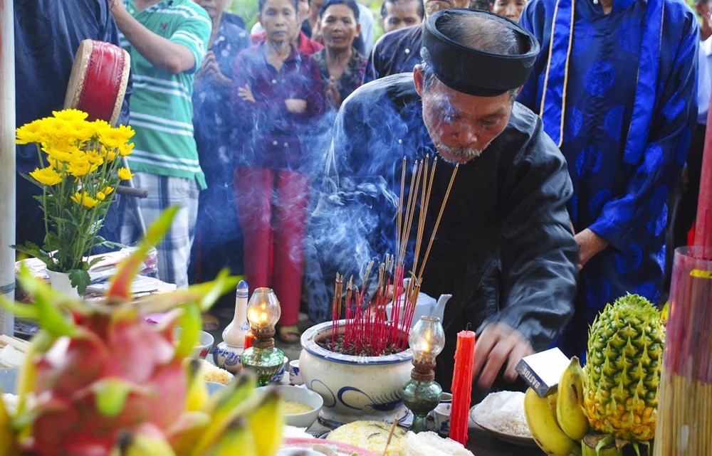 Hàng năm, ngày giỗ Tổ nghề dệt chiếu cói Hoài Nhơn diễn ra vào Mùng 9 và Mùng 10 tháng Giêng âm lịch