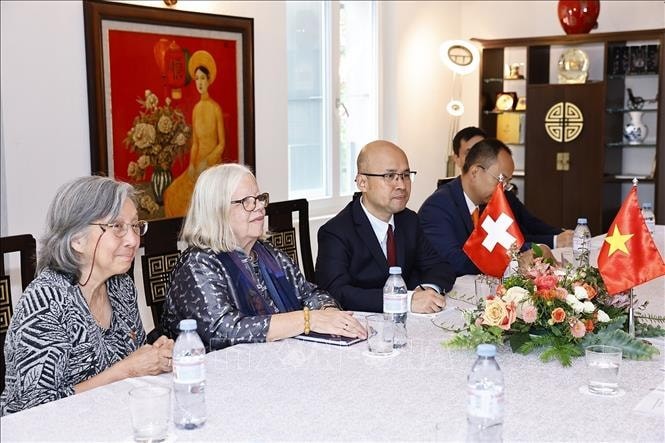 Bà Anjuska Marija Weil, Chủ tịch Hội Hữu nghị Thụy Sĩ - Việt Nam phát biểu. Bà Anjuska Marija Weil, Chủ tịch Hội Hữu nghị Thụy Sĩ - Việt Nam phát biểu.