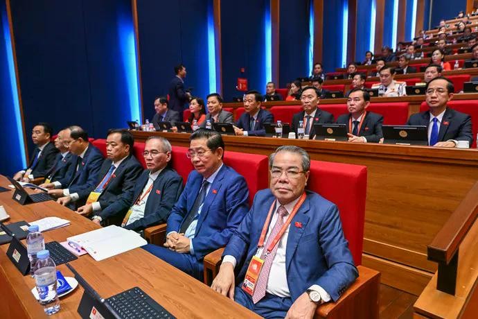 Các đại biểu dự phiên thảo luận tại hội trường về các Văn kiện Đại hội.