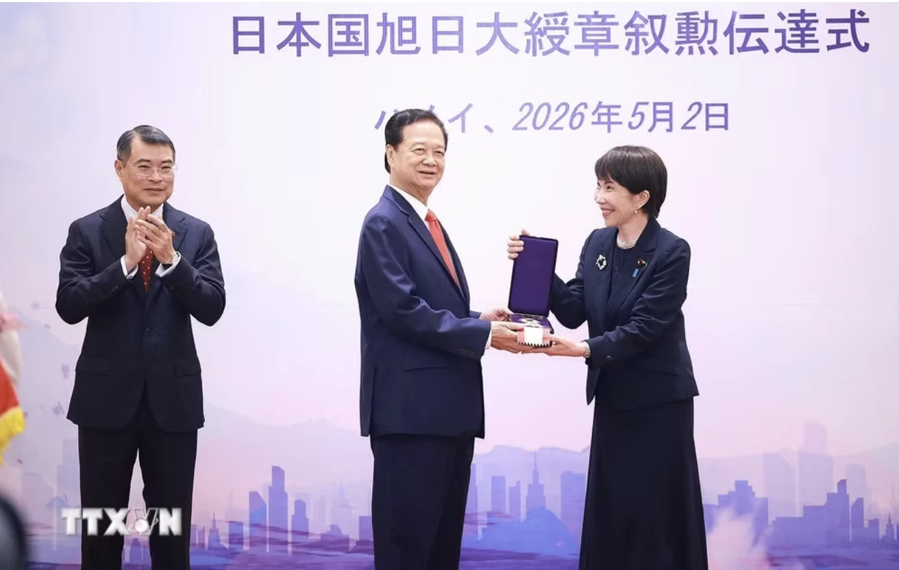 Thủ tướng Nhật Bản Takaichi Sanae trao Huân chương Mặt trời mọc hạng nhất Đại thập tự của Nhà nước Nhật Bản cho nguyên Thủ tướng Nguyễn Tấn Dũng.