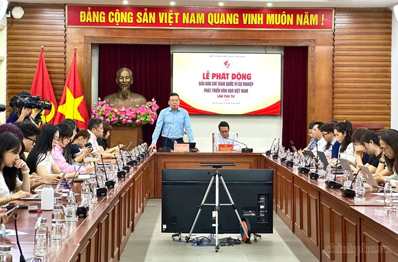 Phó Trưởng Ban Tổ chức "Vì sự nghiệp Phát triển Văn hóa Việt Nam lần thứ IV – 2026, Tổng Biên tập Báo Văn hóa Nguyễn Anh Vũ thông tin về Giải thưởng. Ảnh: Chinhphu.vn/Diệp Anh