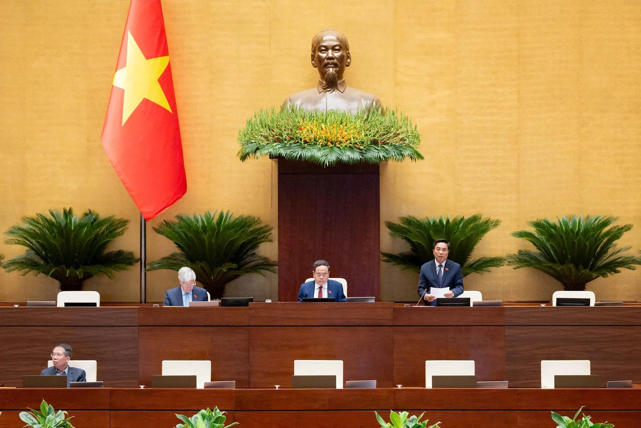 Phó Chủ tịch Quốc hội Nguyễn Doãn Anh điều hành phiên họp. Ảnh: media.quochoi.vn