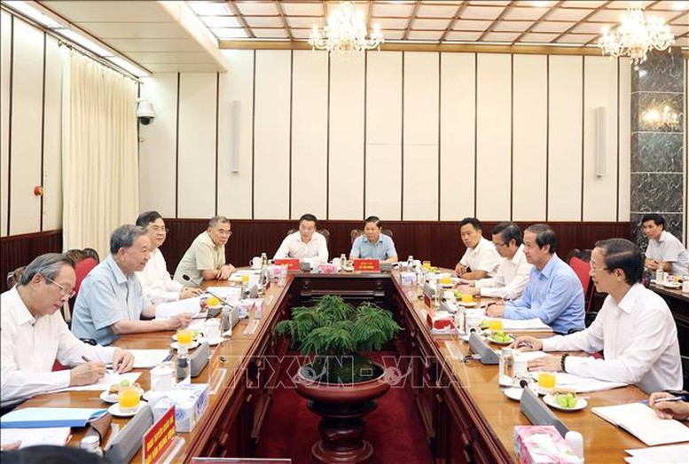 Tổng Bí thư Tô Lâm chủ trì cuộc họp về tình hình triển khai thực hiện Nghị quyết số 71 – NQ/TW ngày 22/8/2025 của Bộ Chính trị về đột phá phát triển Giáo dục và Đào tạo. Tổng Bí thư Tô Lâm chủ trì cuộc họp về tình hình triển khai thực hiện Nghị quyết số 71 – NQ/TW ngày 22/8/2025 của Bộ Chính trị về đột phá phát triển Giáo dục và Đào tạo.