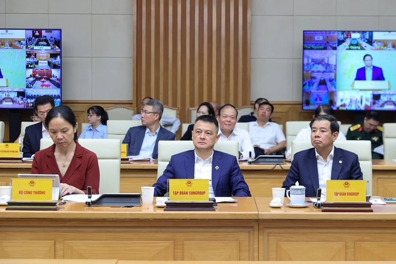 Các đại biểu tham dự cuộc họp.