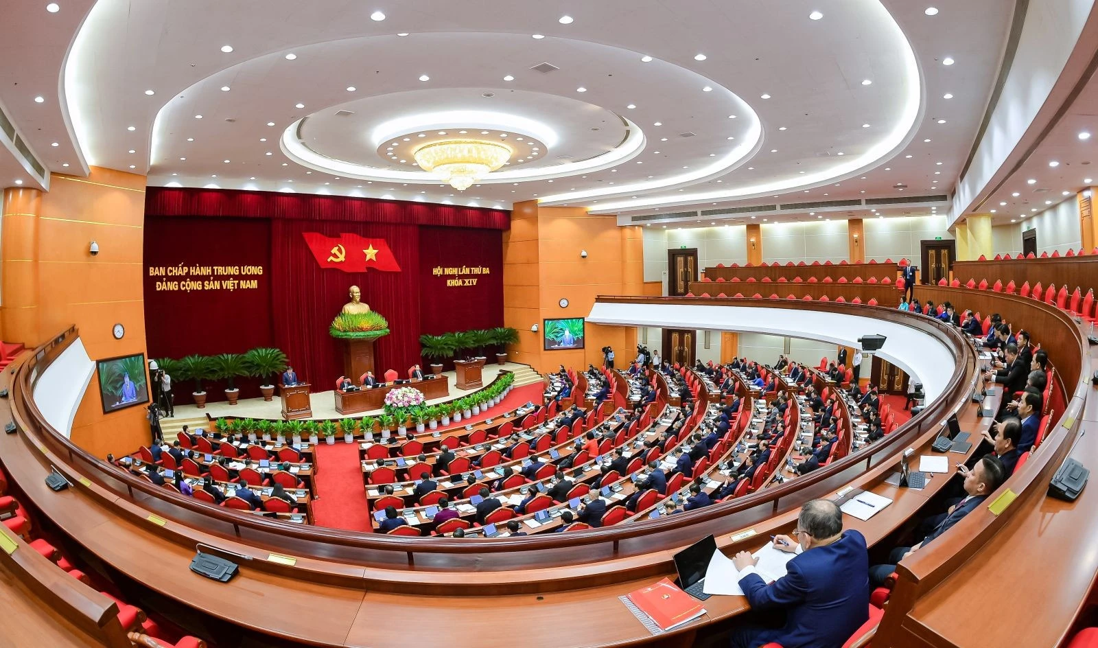 Hội nghị lần thứ ba Ban Chấp hành Trung ương Đảng khóa XIV.