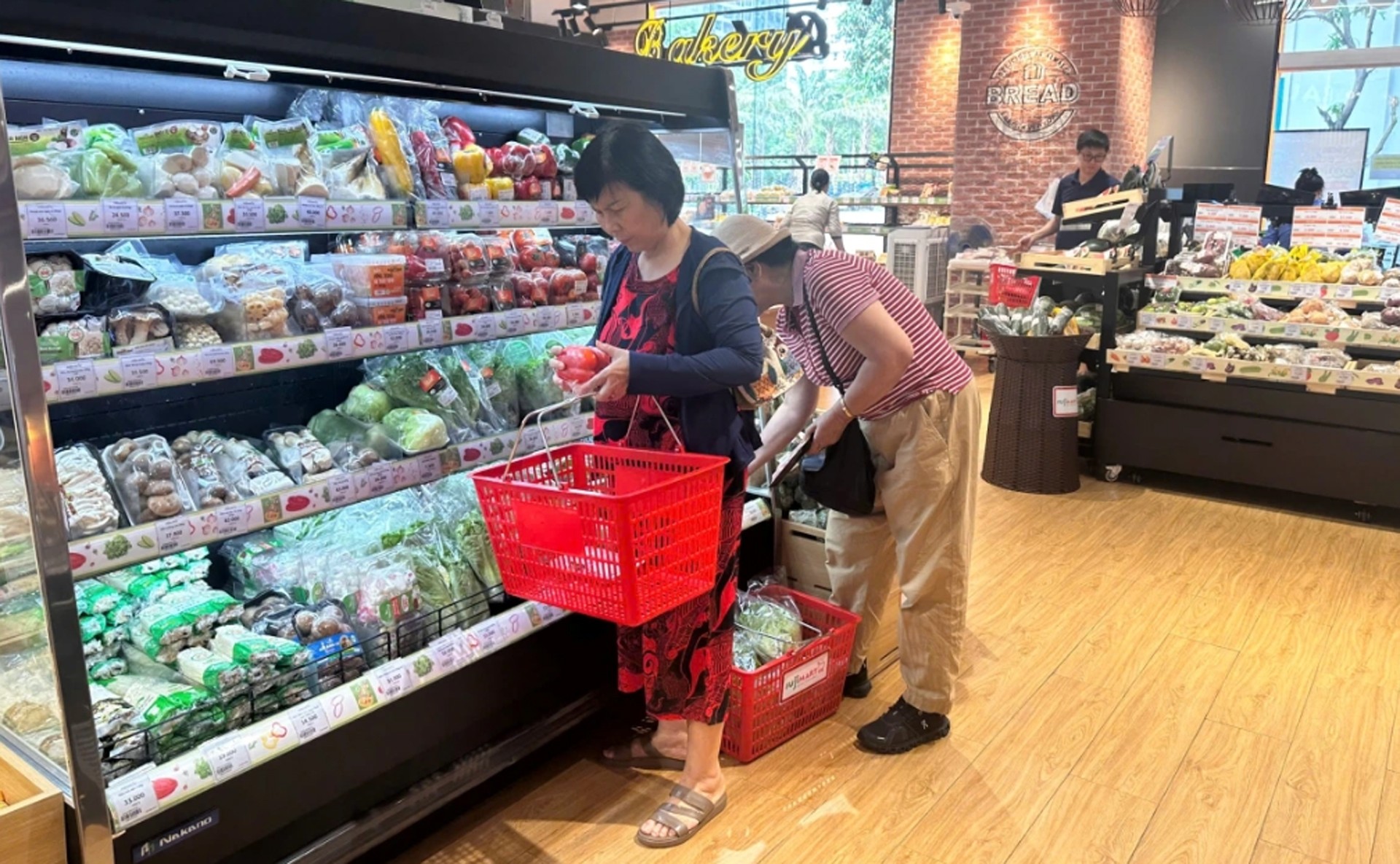 Bộ Tài chính đề xuất trình phương án nâng mức giảm trừ gia cảnh cho người nộp thuế lên 15,5 triệu đồng và người phụ thuộc 6,2 triệu đồng (Ảnh minh họa) 9-9-thue.jpg