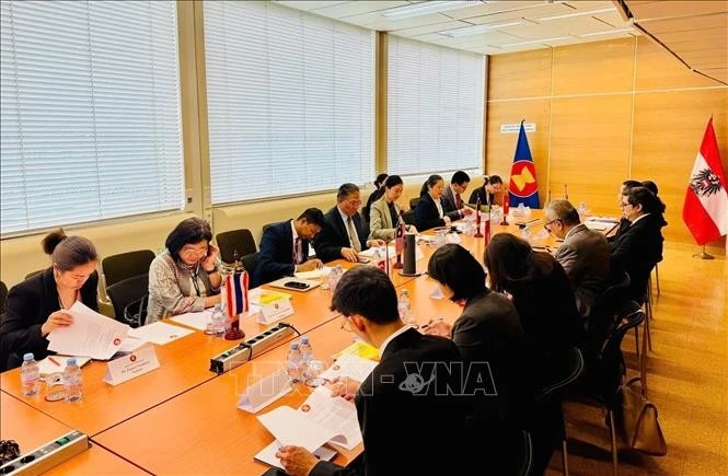 Quang cảnh cuộc họp lần thứ 63 của ủy ban ASEAN tại viên (AVC) và lễ bàn giao chủ tịch AVC.