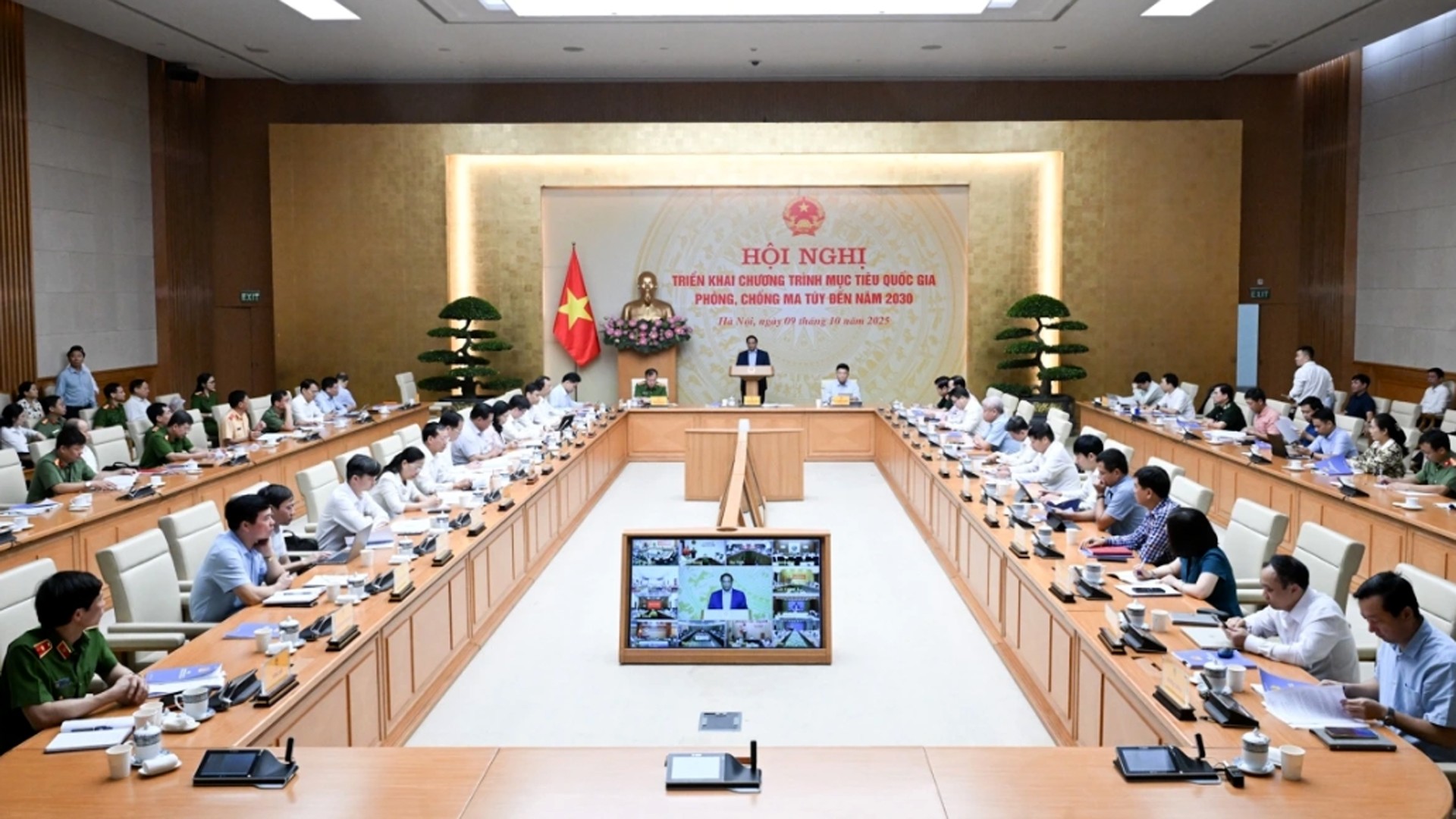 Quang cảnh hội nghị tại Trụ sở Chính phủ. 9-10-hn.jpg