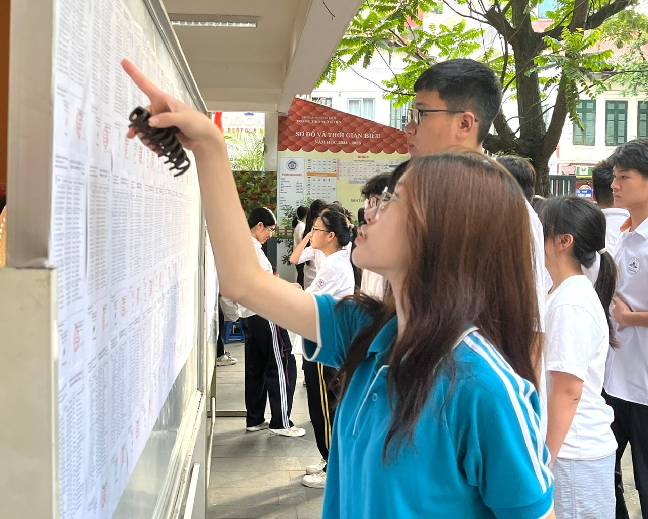 Trung bình mỗi thí sinh đăng ký gần 9 nguyện vọng đại học. Trung bình mỗi thí sinh đăng ký gần 9 nguyện vọng đại học.