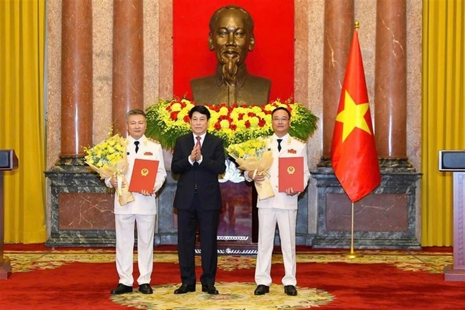Chủ tịch nước Lương Cường trao Quyết định thăng cấp bậc hàm Thượng tướng đối với các đồng chí Thứ trưởng Bộ Công an: Phạm Thế Tùng, Nguyễn Ngọc Lâm.