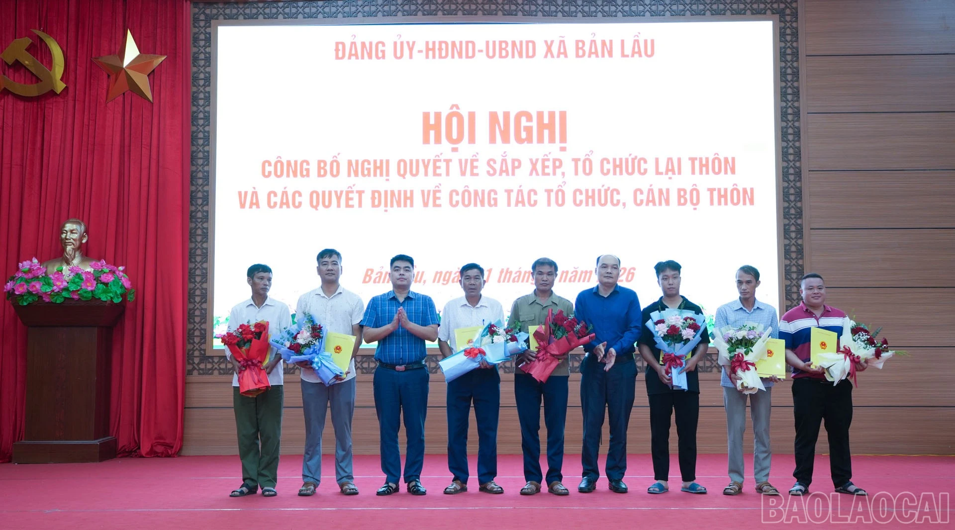 baolaocai-br_trao-quyet-dinh-cho-cac-truong-thon-lam-thoi-2.jpg