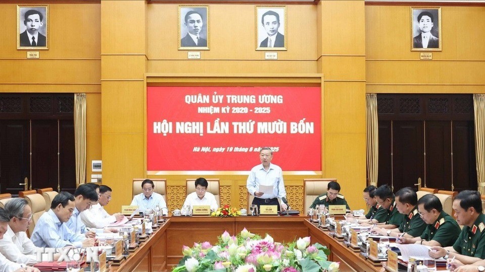 Một phiên họp của Quân ủy Trung ương hồi tháng 6. 5-7-bochinh-tri-6597.jpg