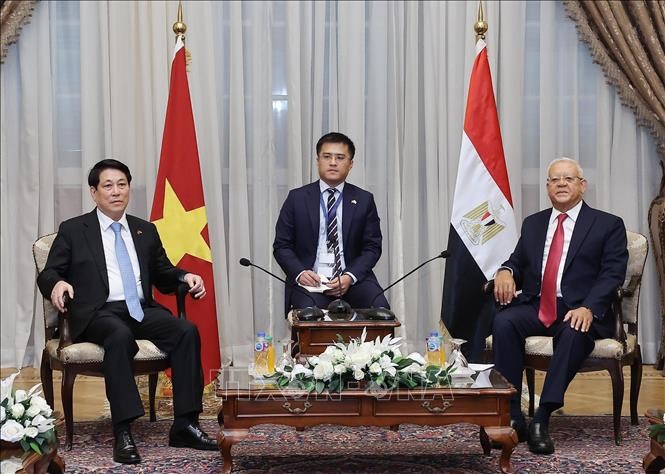 Chủ tịch nước Lương Cường hội kiến Chủ tịch Hạ viện Ai Cập Hanafy El-Gebaly. Chủ tịch nước Lương Cường hội kiến Chủ tịch Hạ viện Ai Cập Hanafy El-Gebaly.