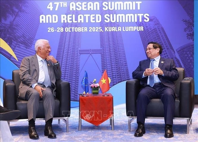 Thủ tướng Phạm Minh Chính gặp Chủ tịch Hội đồng châu Âu Antonio Costa. Thủ tướng Phạm Minh Chính gặp Chủ tịch Hội đồng châu Âu Antonio Costa.
