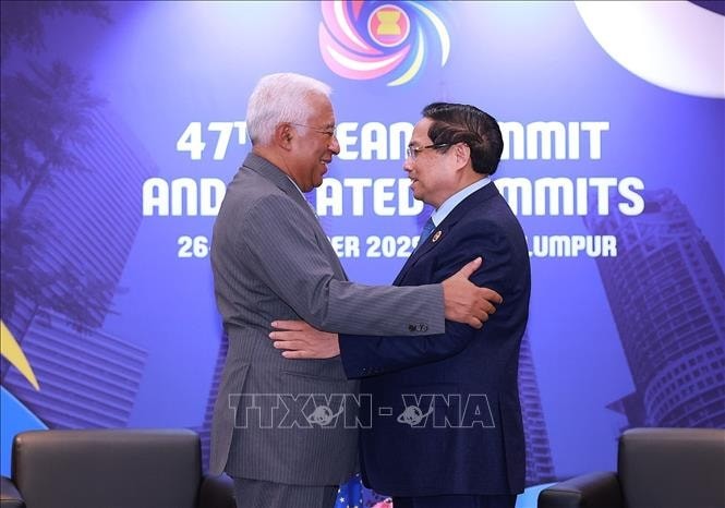 Thủ tướng Phạm Minh Chính gặp Chủ tịch Hội đồng châu Âu Antonio Costa. Thủ tướng Phạm Minh Chính gặp Chủ tịch Hội đồng châu Âu Antonio Costa.