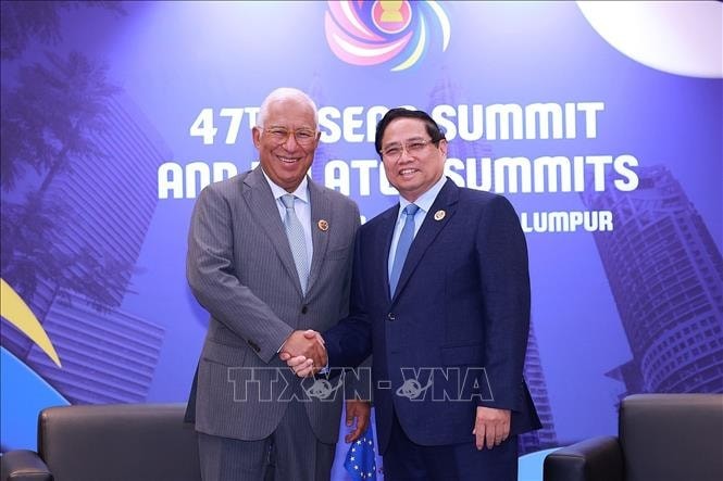 Thủ tướng Phạm Minh Chính gặp Chủ tịch Hội đồng châu Âu Antonio Costa. Thủ tướng Phạm Minh Chính gặp Chủ tịch Hội đồng châu Âu Antonio Costa.