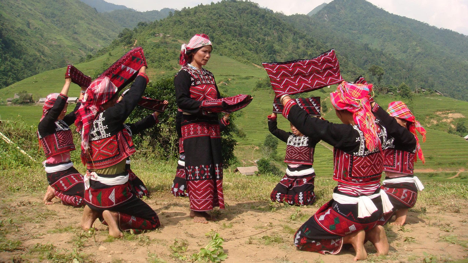 Múa hát ru con người Xá Phó. 7-8-baoton2.jpg