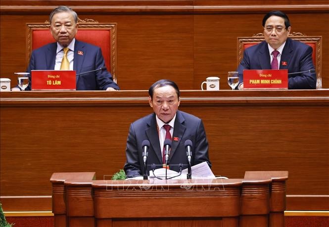 Đồng chí Nguyễn Văn Hùng, Ủy viên Trung ương Đảng, Bí thư Đảng ủy, Bộ trưởng Bộ Văn hóa, Thể thao và Du lịch, trình bày tham luận “Phát huy sức mạnh nội sinh của văn hóa, con người Việt Nam - nền tảng cho phát triển nhanh và bền vững đất nước trong kỷ nguyên mới”.