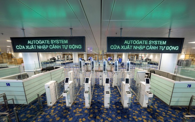 Área de imigração automatizada. Khu vực xuất nhập cảnh tự động.