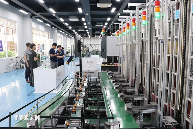 Trung tâm đổi mới sáng tạo Công nghiệp 4.0 (IIC) thuộc Trường Quốc tế Miền Đông (Eastern International University) tỉnh Bình Dương - nơi đào tạo nhân lực chất lượng cao. Trung tâm đổi mới sáng tạo Công nghiệp 4.0 (IIC) thuộc Trường Quốc tế Miền Đông (Eastern International University) tỉnh Bình Dương - nơi đào tạo nhân lực chất lượng cao.