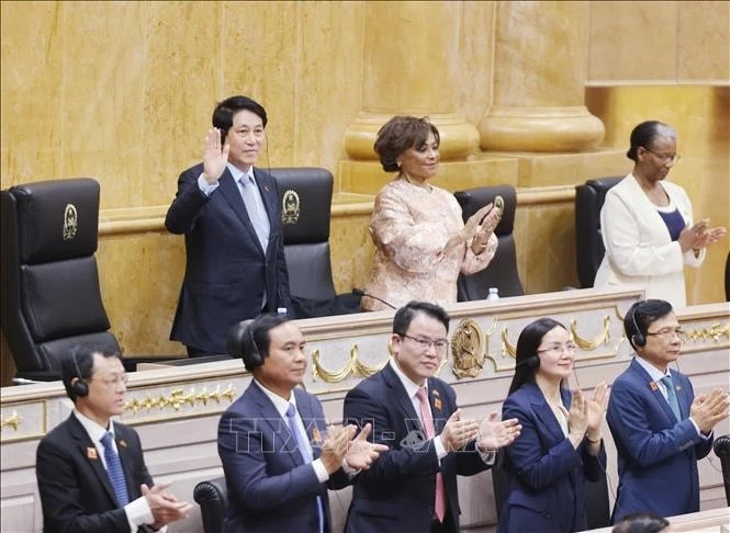 Chủ tịch nước Lương Cường tại Quốc hội Angola.