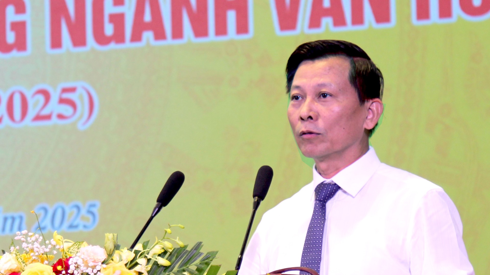 Đồng chí Hà Văn Thắng - nguyên Giám đốc Sở Thông tin và Truyền thông, nguyên Giám đốc Sở Văn hóa - Thể thao và Du lịch, nguyên Giám đốc Sở Du lịch tỉnh Lào Cai (trước hợp nhất) phát biểu tại buổi lễ. 24-8-ongthang.jpg