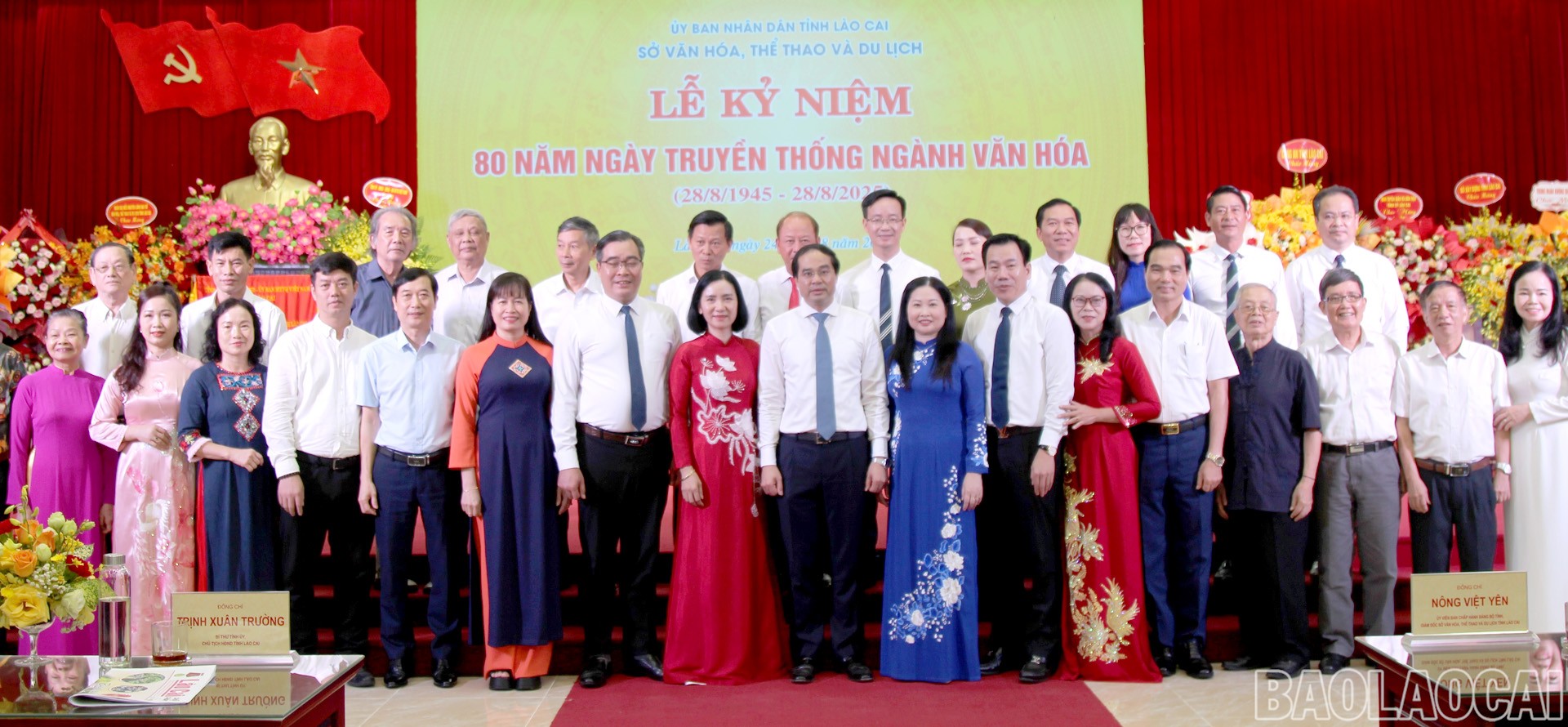 Các đồng chí lãnh đạo chụp ảnh lưu niệm. 24-8-anh8.jpg