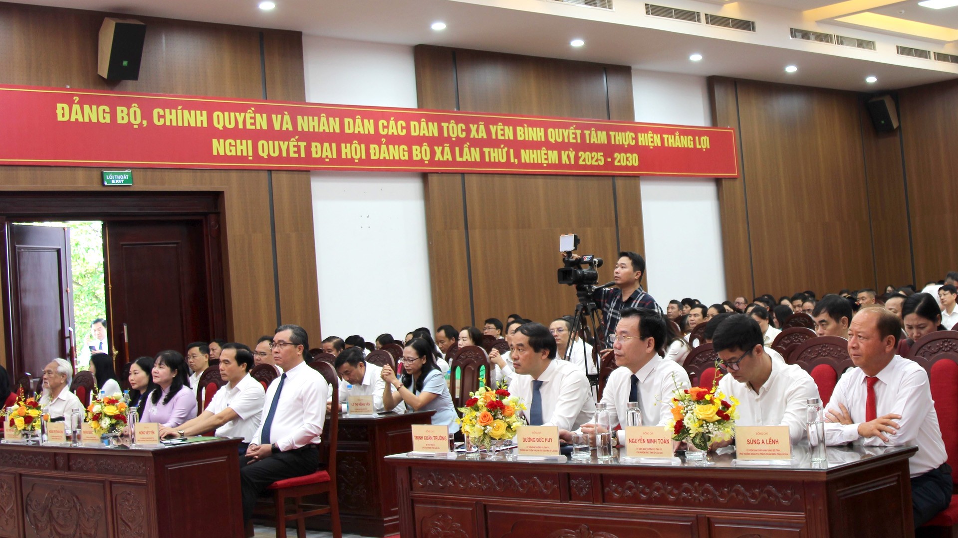 Các đại biểu tham dự buổi lễ. 24-8-anh2.jpg