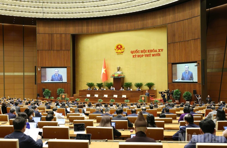 Quang cảnh phiên họp.