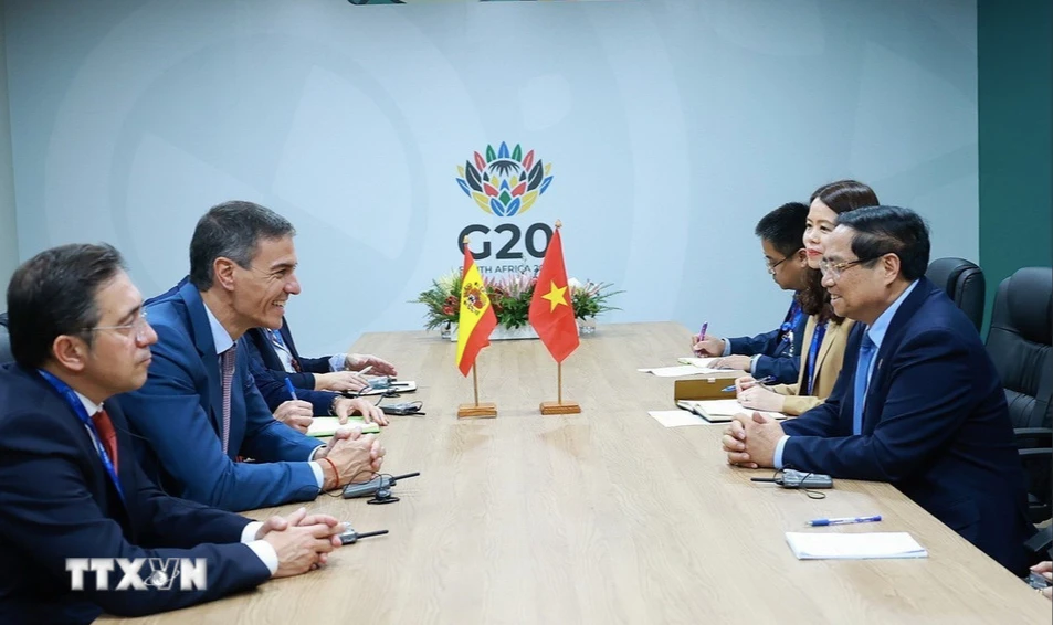 Thủ tướng Phạm Minh Chính trong cuộc gặp Thủ tướng Tây Ban Nha.