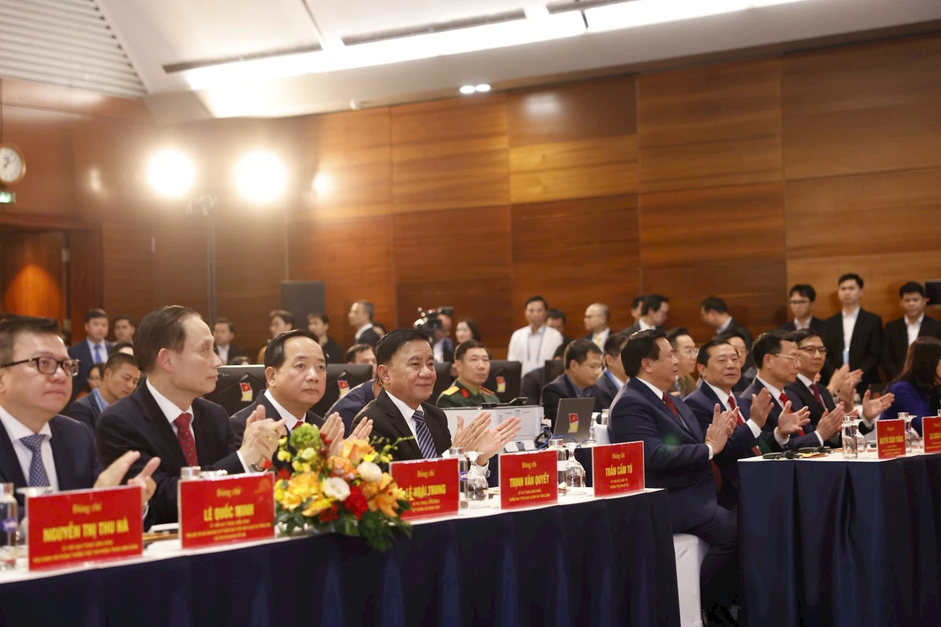 Các đại biểu dự lễ phát hành.